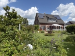Helles, energieeffizientes Rotklinkerhaus in ländlicher Idylle mit großem Garten - Rückseite des Hauses