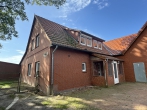In Alleinlage individuell oder gemeinsam wohnen: Hofstelle mit zwei Wohnhäusern - Wohnhaus Nr. 10 vorne
