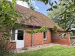 In Alleinlage individuell oder gemeinsam wohnen: Hofstelle mit zwei Wohnhäusern - Wohnhaus Nr. 12 seitlich