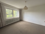 Raum für neue Ideen: Repräsentatives Zweifamilienhaus in dörflicher Lage - Schlafzimmer im DG