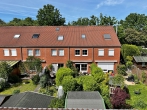 Mittendrin und perfekt angebunden – Reihenhaus mit Carportplatz! - rückwärtige Haus-Gartenansicht