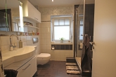 Hell, gemütlich, modern: Maisonette in Kirchweyhe - Bad, Dusche, Fenster