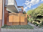 Ruhige Lage! Gepflegtes Mehrfamilienhaus mit neuwertiger Heizung! - vordere Terrasse der EG-Wohnung