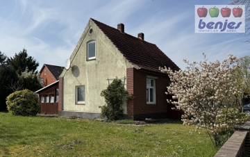 Neubeginn am Ortsrand: Raum für Neues nach Rückbau oder Sanierung? Wohnhaus mit Nebengebäuden am Ortsrand, 27318 Hilgermissen, Einfamilienhaus