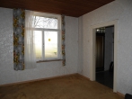 Neubebauung nach Rückbau oder Sanierung? Wohnhaus mit Nebengebäuden am Ortsrand - Schlafzimmer