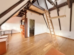 Traumlage – Reet-Anwesen mit historischem Charme und Wohnkomfort! - Haupthaus / DG / gemütliches Zimmer (Schlafgalerie)