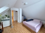 Traumlage – Reet-Anwesen mit historischem Charme und Wohnkomfort! - Einliegerwohnung / DG / Schlafzimmer