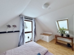 Traumlage – Reet-Anwesen mit historischem Charme und Wohnkomfort! - Einliegerwohnung / DG / Schlafzimmer