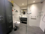 Charmantes Reihenmittelhaus mit Garage und gepflegtem Garten - Badezimmer