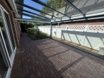 Modern und barrierefrei: Komfortabler Bungalow in zentraler Lage - Ausblick aus dem Wintergarten