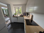 Bürgerpark-Nähe: Helle 3‑Zimmer-Wohnung mit Garten - Küche mit Zugang zur Loggia