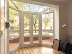 Bürgerpark-Nähe: Helle 3‑Zimmer-Wohnung mit Garten - Wohnzimmer zur front mit Balkon