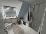 Gemütliche 3-Zimmer Wohnung im Dachgeschoss - Badezimmer
