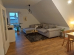 Komfortable 2-Zimmer-Wohnung in Bahnhofsnähe - Wohnzimmer
