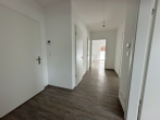 Moderne KfW-55 EG-Wohnung mit Terrasse & Carport - Flur