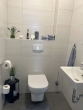 Moderne KfW-55 EG-Wohnung mit Terrasse & Carport - Gäste-WC