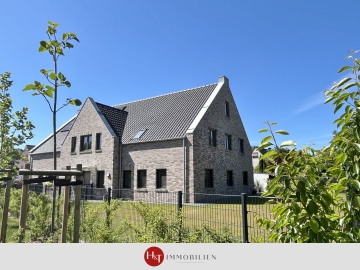 Großzügiges Wohnen im Effizienzhaus 40 EE – Die nachhaltige Einfamilienhaus-Alternative, 28816 Stuhr, Dachgeschosswohnung