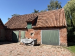 Rückzugsort im Grünen: Stilvolles Bauernhaus wartet auf Ihre kreativen Ideen! - Werkstatt und Garage