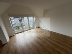 Attraktive Dachgeschosswohnung über 2 Etagen zu verkaufen - Wohnzimmer