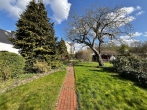 Mehrgenerationenhaus mit großem Garten und Garage! - Blick in den gemeinsamen Garten