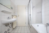 Großzügig und hell! Erdgeschosswohnung in beliebter Lage von Kirchweyhe! - Badezimmer_2
