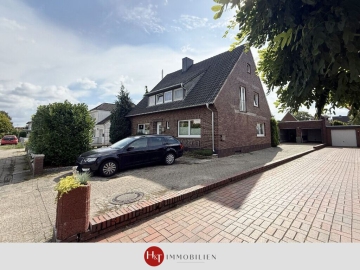 Zwei Wohnungen, ein Haus – vielseitig & großzügig, 28844 Weyhe, Zweifamilienhaus