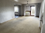 Fernab vom Trubel - Wohnhaus mit Einliegerwohnung in absoluter Alleinlage! - großzügiges Wohnzimmer mit Terrassenzugang