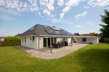 Hochwertig modernisiert und energieeffizient: Einfamilienhaus in ruhiger Wohnlage von Syke-Barrien, 28857 Syke, Einfamilienhaus