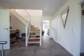 Hochwertig modernisiert und energieeffizient: Einfamilienhaus in ruhiger Wohnlage von Syke-Barrien - EG Flur