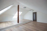 Hochwertig modernisiert und energieeffizient: Einfamilienhaus in ruhiger Wohnlage von Syke-Barrien - DG Zimmer_2