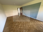 3-Zimmer-Wohnung im Mehrfamilienhaus – Bahnhofsnähe - Wohnzimmer