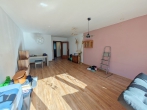 Charmante 2-Zimmer-Dachgeschosswohnung mit Balkon - Wohnzimmer