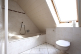 Idyllisches EFH mit Garten, Garage und Gartengrillkamin - Badezimmer OG