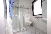 Idyllisches EFH mit Garten, Garage und Gartengrillkamin - Badezimmer EG