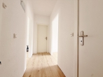 Super Rendite! Gepflegtes Mehrfamilienhaus mit sechs Wohneinheiten! - 1. OG links - Flur