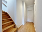 Stilvolles Zuhause mit Blick über die Dächer von Schwachhausen! - rückwärtige Diele mit Treppe zum Atelier