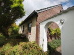 Toll für Paare oder kleine Familien: Einfacher, ebenerdiger Bungalow mit naturnahem Garten - Durchgang zum Garten