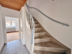 Reihenmittelhaus mit Südwest-Terrasse und Garage! - EG Flur (2)
