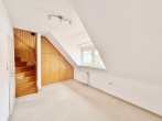 Reihenmittelhaus mit Südwest-Terrasse und Garage! - Kinderzimmer mit Zugang in d. Dachbodenraum