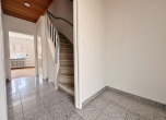 Reihenmittelhaus mit Südwest-Terrasse und Garage! - EG Flur