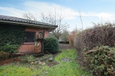 Viel Platz & viel Potenzial: Sanierungsbedürftiger Bungalow mit großem Garten in ruhiger, ländlicher Lage - Garten Seite