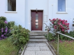 Toplage! Modernisierte Dreizimmerwohnung mit ausgebautem Bodenzimmer! - Hauseingang