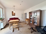 Toplage! Modernisierte Dreizimmerwohnung mit ausgebautem Bodenzimmer! - Wohn- und Esszimmer