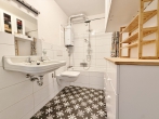 Toplage! Modernisierte Dreizimmerwohnung mit ausgebautem Bodenzimmer! - innen liegendes Wannenbad
