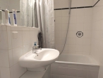 3‑Zimmer-Maisonette Wohnung mit Garage am Bürgerpark - Badezimmer EG