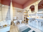 Altbau-Villa mit drei Wohneinheiten im Herzen von Delmenhorst! - EG-Wohnung – Duschbad
