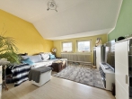 Altbau-Villa mit drei Wohneinheiten im Herzen von Delmenhorst! - DG-Wohnung – Wohnzimmer