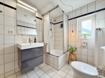 Altbau-Villa mit drei Wohneinheiten im Herzen von Delmenhorst! - EG-Wohnung – Duschbad