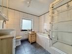 Altbau-Villa mit drei Wohneinheiten im Herzen von Delmenhorst! - OG-Wohnung –Vollbad