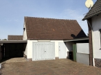 Gepflegtes Siedlungshaus mit Bauplatz in dörflicher Lage - Nebengebäude mit Carport